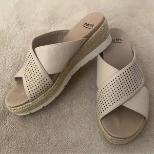 EARTH BLUSH WEDGE SANDALS